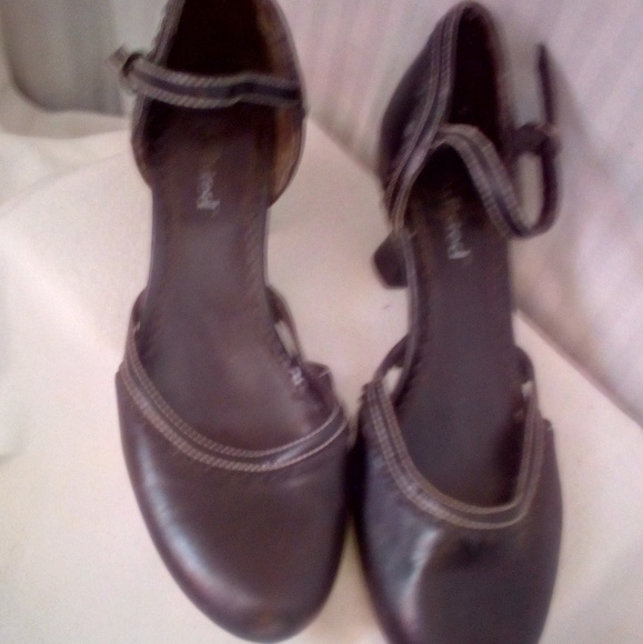 Unlisted sz8 black low heel shoes - Picture 2 of 5